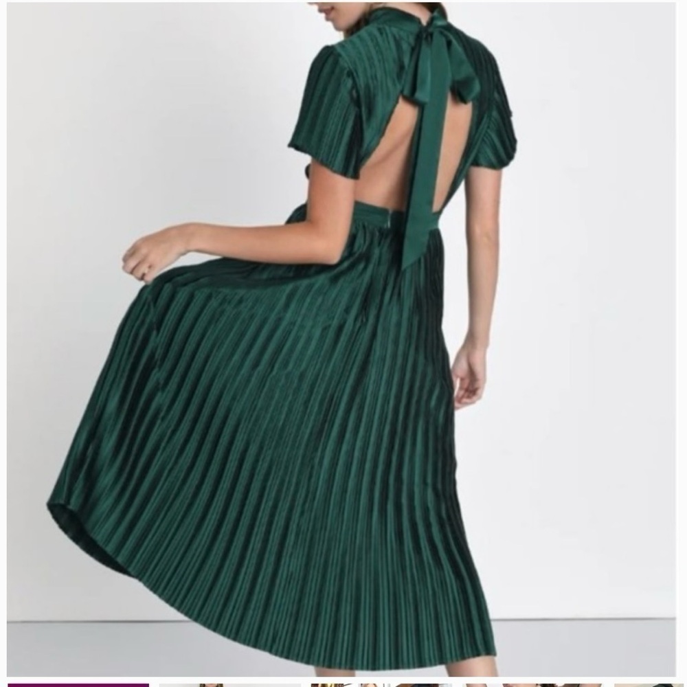 LULUS Radiant Reverie Emerald Plisse Short Sleeve Backless Midi Dress Size: L
